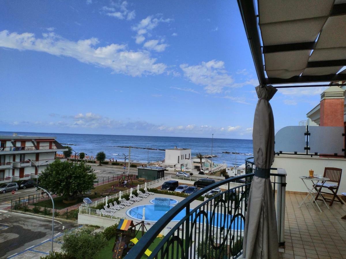 Penthouse On The Adriatic Sea Martinsicuro Exterior foto
